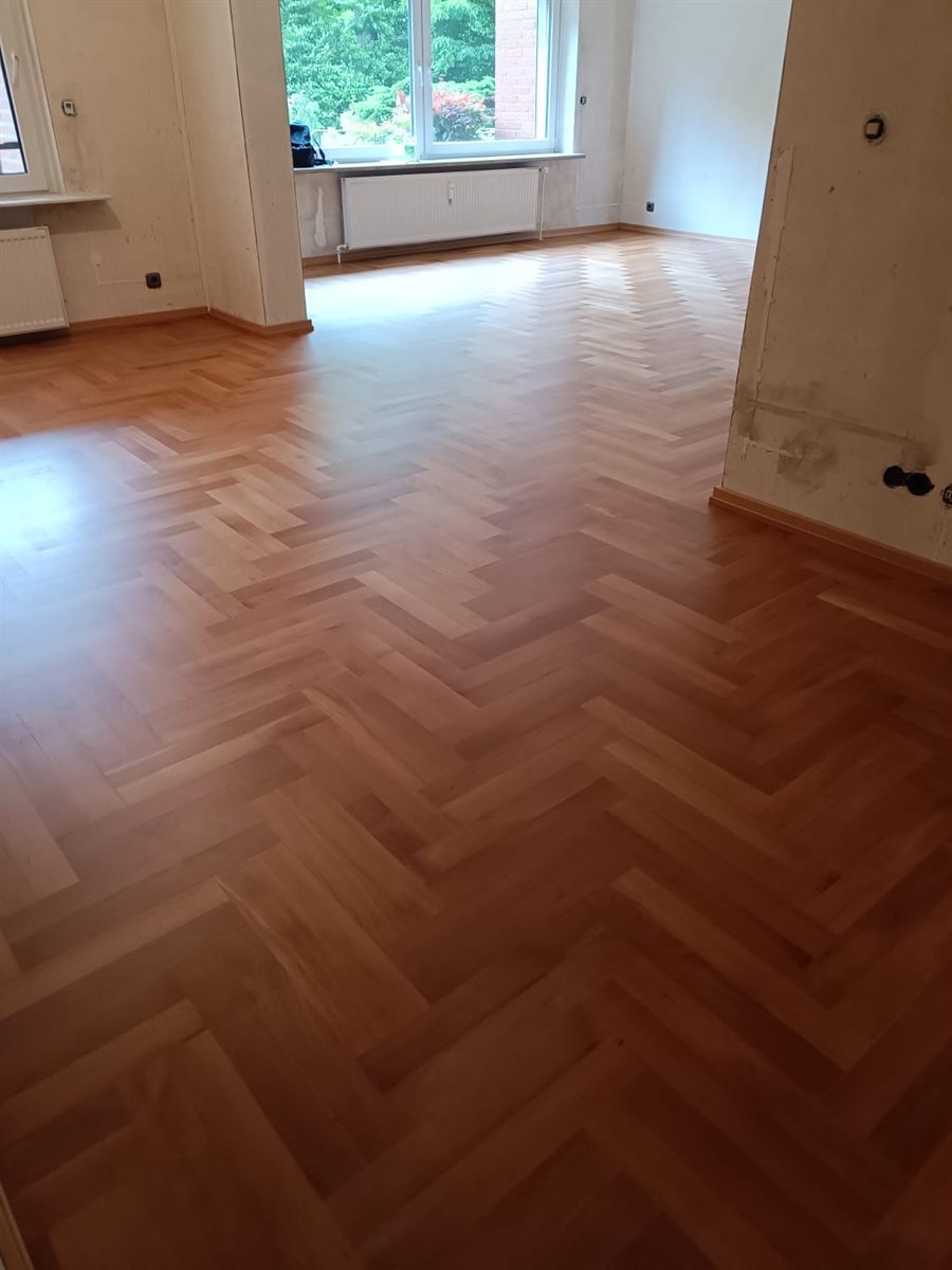 Fischgrätparkett im Wohnzimmer